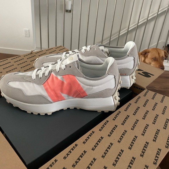 New Balance 327s right out of the box 10.5 Rare Orange Pink color on White NWOT - Picture 2 of 4